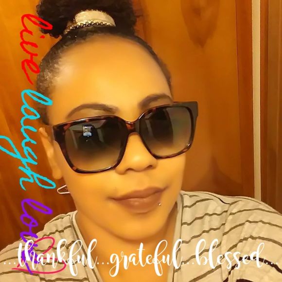 Meet your Posher, Lashara - Picture 1 of 1